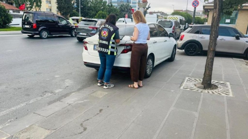 Tartıştığı sürücünün önünde ani fren yaparak gitmesini engelledi