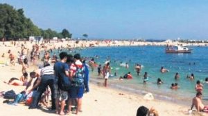Yeşilköy’deki iki plajda denize girmeyin!