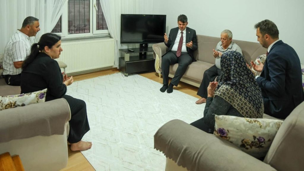 "Şehitlerimizin Emanetleri Başımızın Tacıdır"