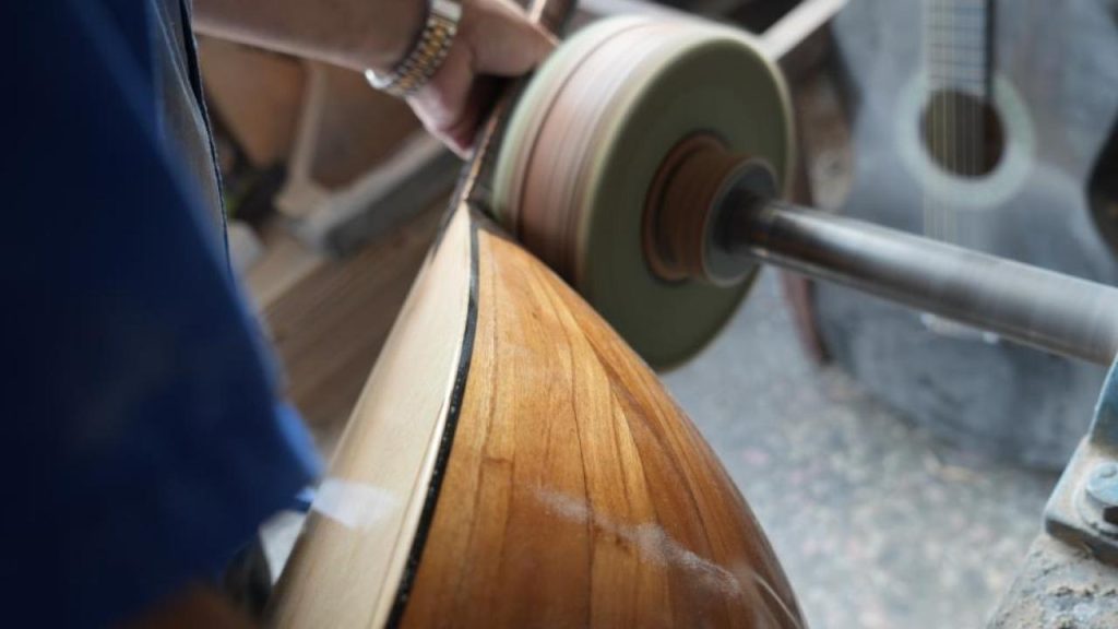 36 Yıldır Bağlama Yapıyor Ama Çalmayı Bilmiyor