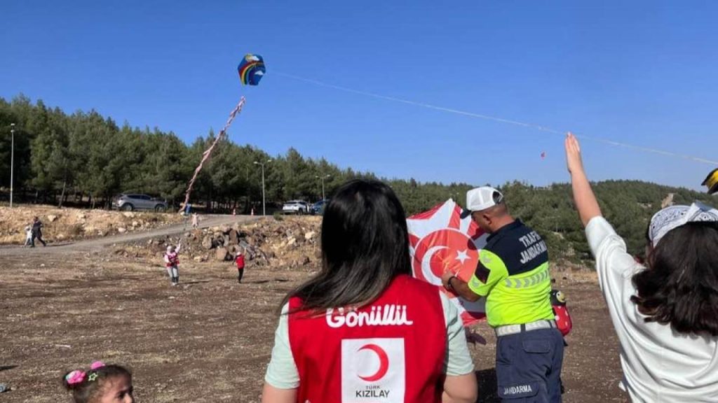 Kilis’te Uçurtma Şenliği Çocukların Yüzünü Güldürdü