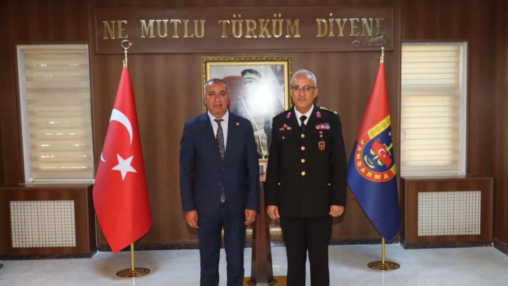 Mustafa Demir’den Jandarma Komutanı Cengiz Yanık’a Ziyaret