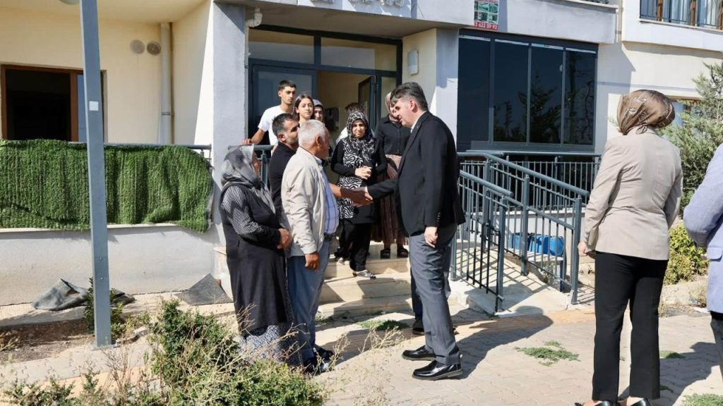 Vali Kalaylı Polateli’de Vatandaşlarla Buluştu