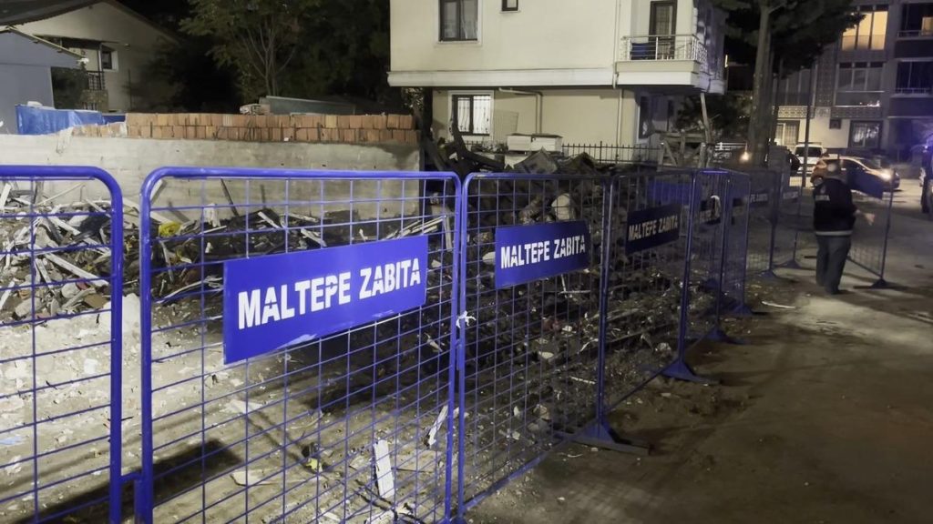 Maltepe’de çöken binanın enkaz kaldırma çalışmaları tamamlandı