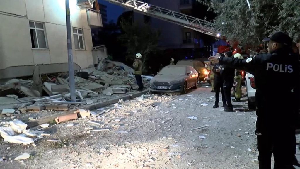 Son dakika: Maltepe'de 7 katlı binada çökme! Mahsur kalanlar var…