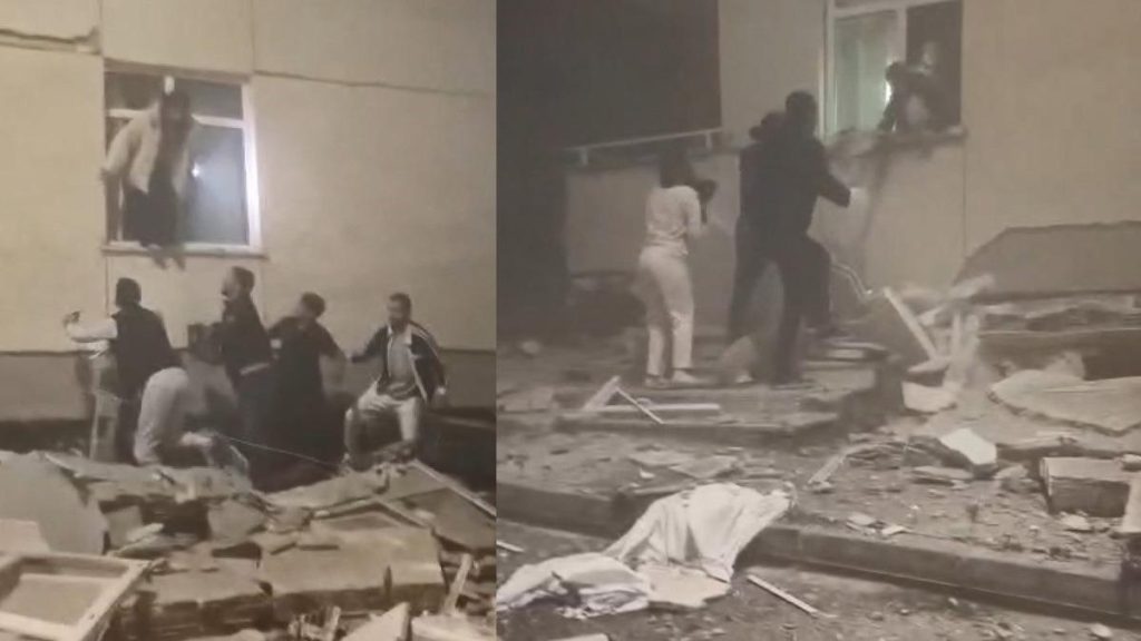 Yıkımdan saniyeler sonra… Çöken binaya karanlıkta yardıma koştular
