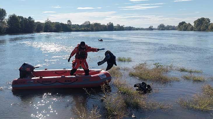 Meriç Nehri'nde göçmen botu alabora oldu: 1 çocuk öldü, 1 çocuk kayıp