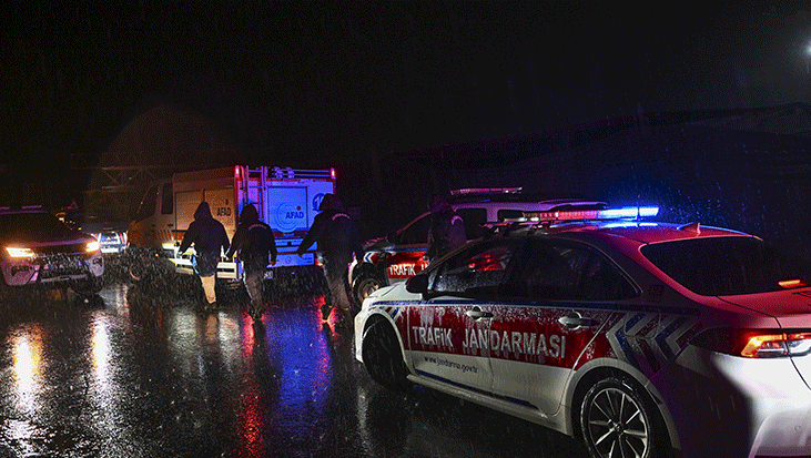 İstanbul'da otomobil sele kapıldı: Kayıp 2 kişi aranıyor